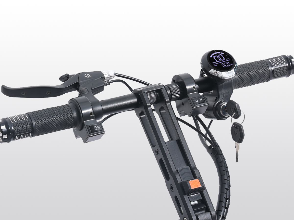 ET50P handlebar and front control area