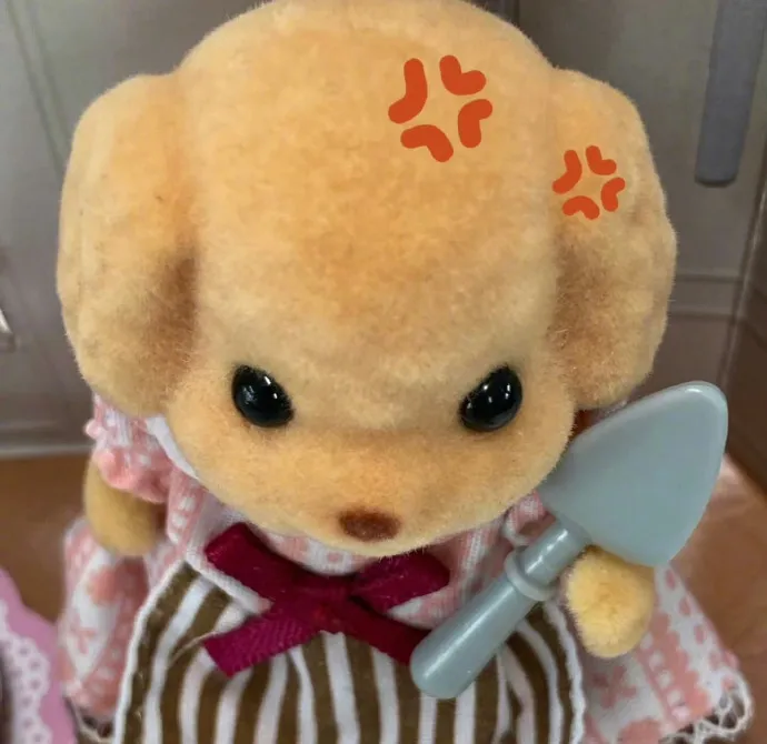 森贝儿拿着铁锹生气.webp