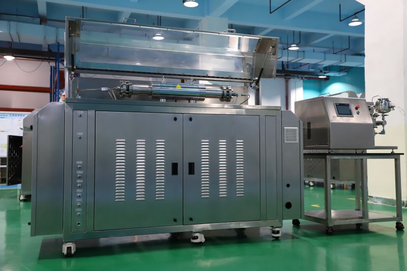 10L and 250L microfluidic device.JPG
