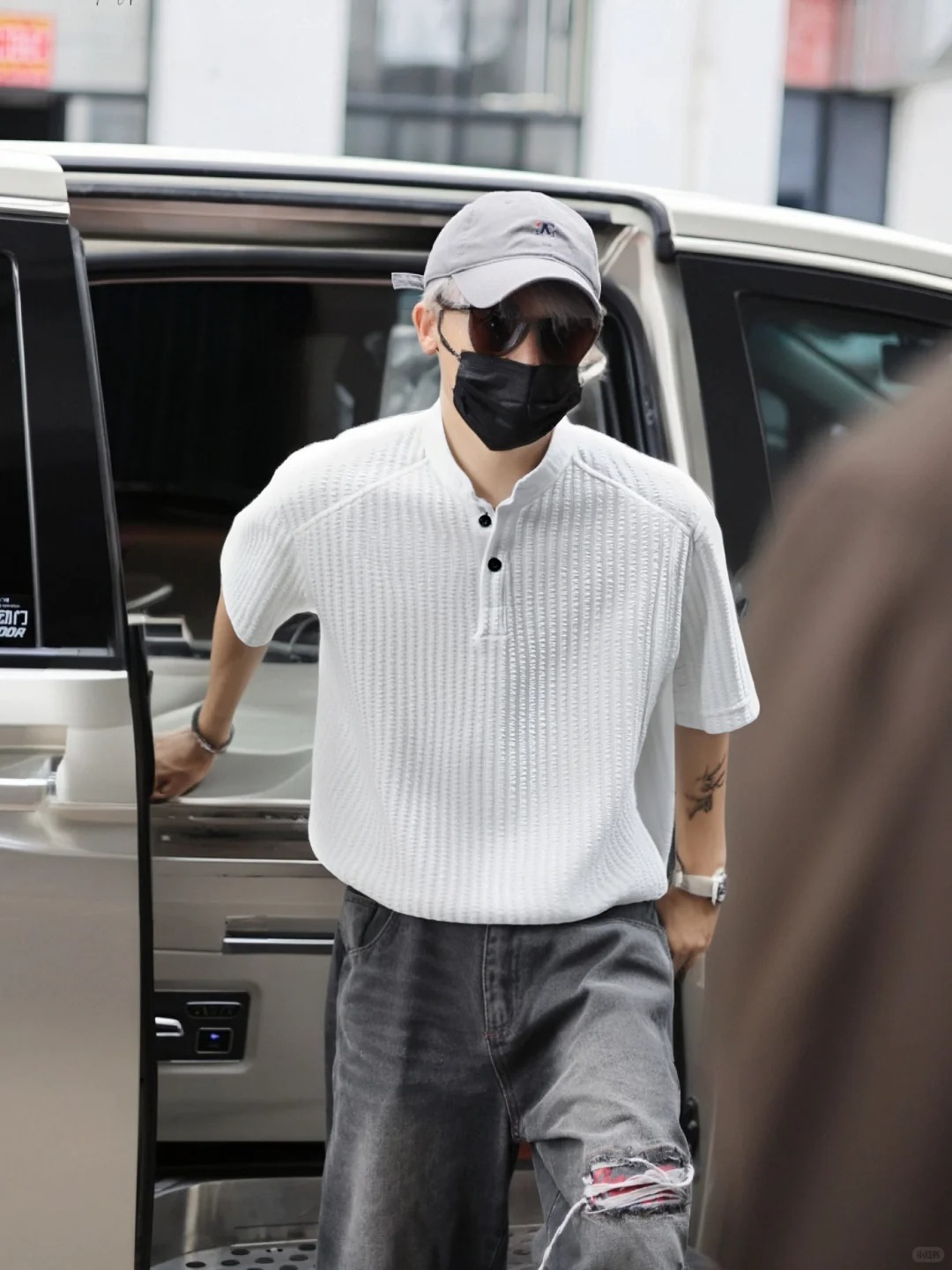 肌理感亨利领 T 恤 老钱风穿搭_1_WASSUP PANDA鞋服_来自小红书网页版.jpg