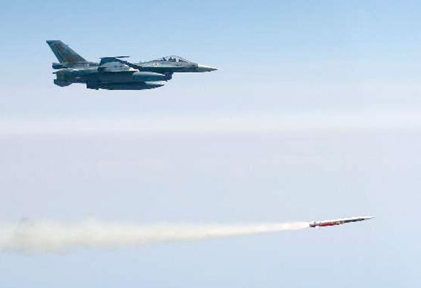 日本拿反舰弹改超远程空空弹1.jpg