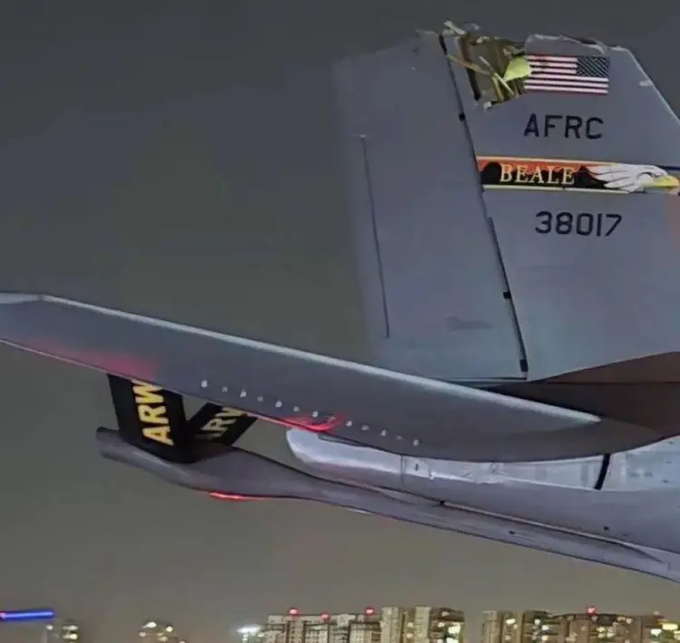 KC-135 空中相撞 1.webp